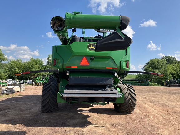 2023 John Deere X9 1100 Combine