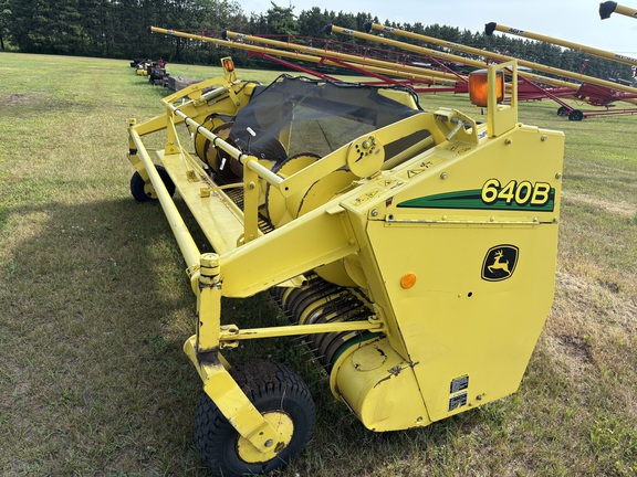2006 John Deere 640B Header Forage