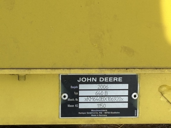 2006 John Deere 640B Header Forage