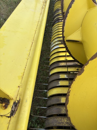 2006 John Deere 640B Header Forage