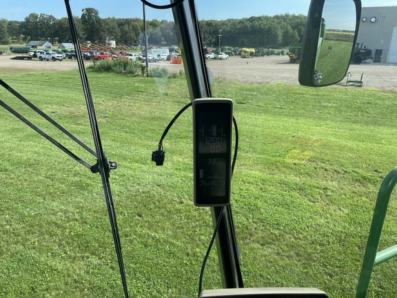 2013 John Deere S690 Combine