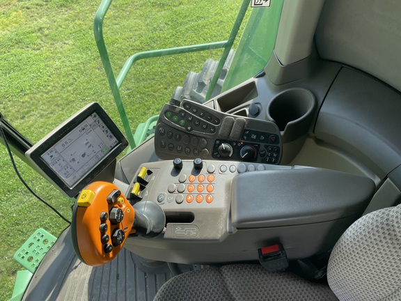 2013 John Deere S690 Combine