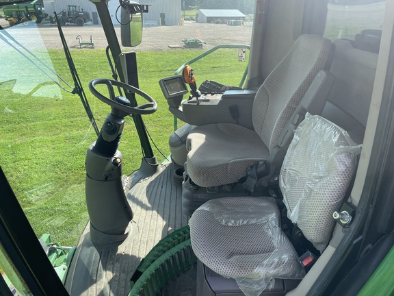 2013 John Deere S690 Combine