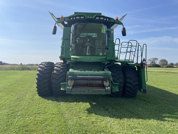 2013 John Deere S690 Combine