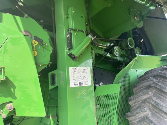 2013 John Deere S690 Combine