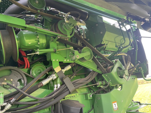 2013 John Deere S690 Combine