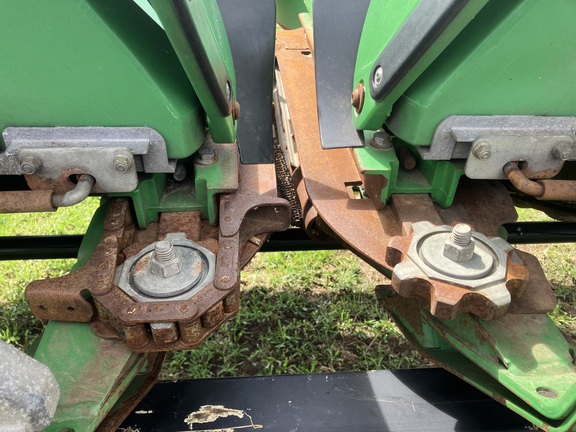 2010 John Deere 608C StalkMaster Header Corn Head