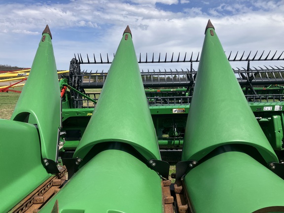 2010 John Deere 608C StalkMaster Header Corn Head