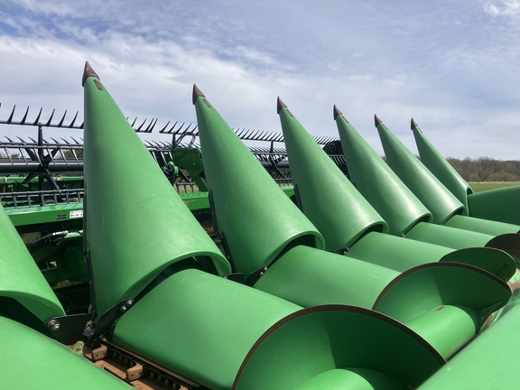 2010 John Deere 608C StalkMaster Header Corn Head