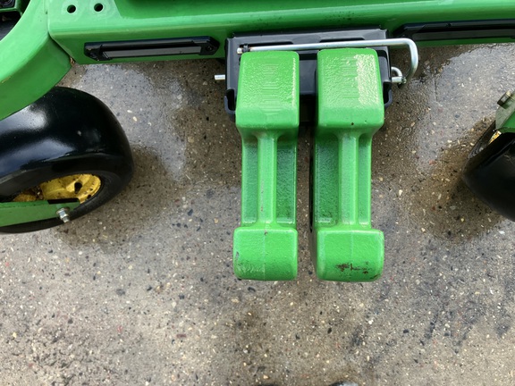 2023 John Deere Z760R Mower/Zero Turn