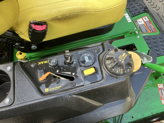 2023 John Deere Z760R Mower/Zero Turn