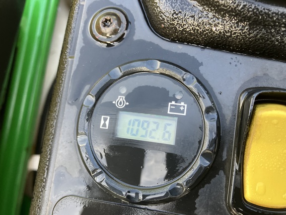 2023 John Deere Z760R Mower/Zero Turn