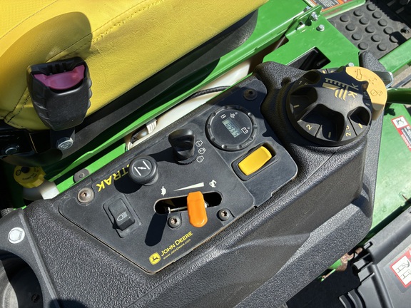 2023 John Deere Z760R Mower/Zero Turn