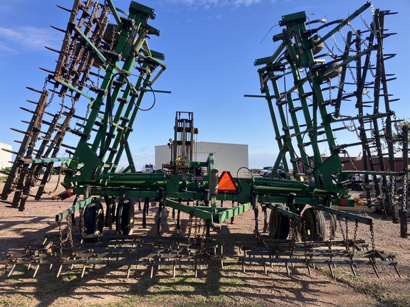 John Deere 980 Field Cultivator