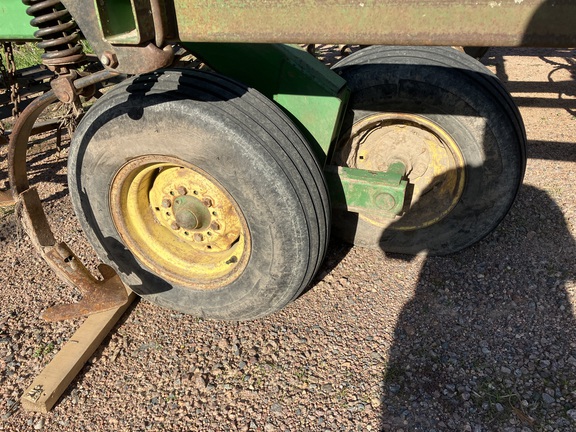 John Deere 980 Field Cultivator