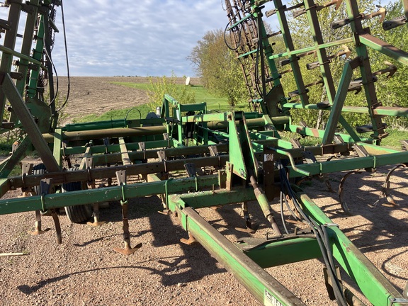 John Deere 980 Field Cultivator