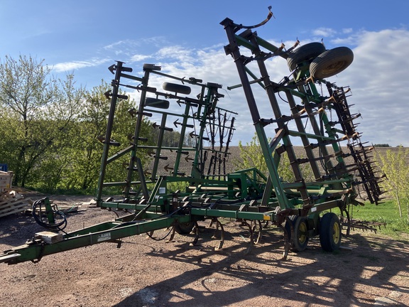 John Deere 980 Field Cultivator