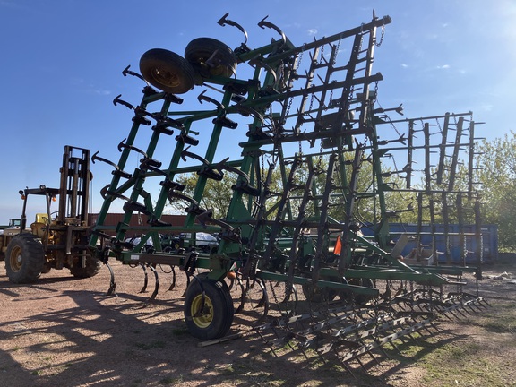 John Deere 980 Field Cultivator