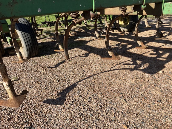 John Deere 980 Field Cultivator