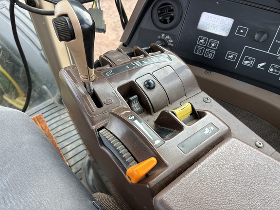 2005 John Deere 7920 Tractor
