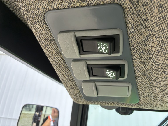 2023 John Deere 1025R Tractor Compact