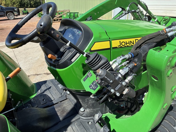 2024 John Deere 3032E Tractor Compact