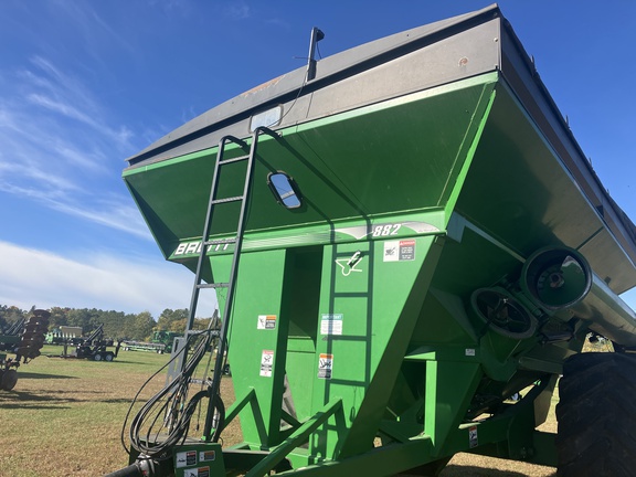 2011 Brent 882 Grain Cart