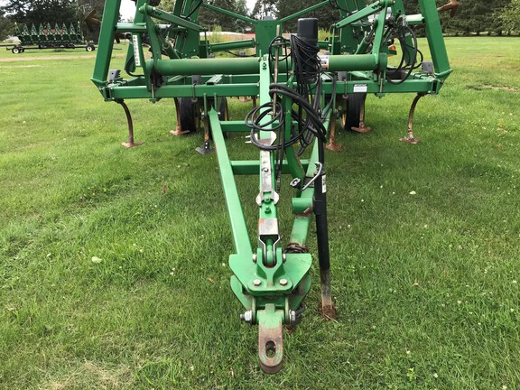 2005 John Deere 2210 Field Cultivator