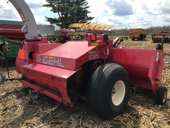 2003 Gehl 1085 Forage Harvester