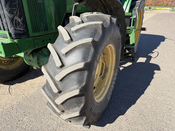 2000 John Deere 7810 Tractor