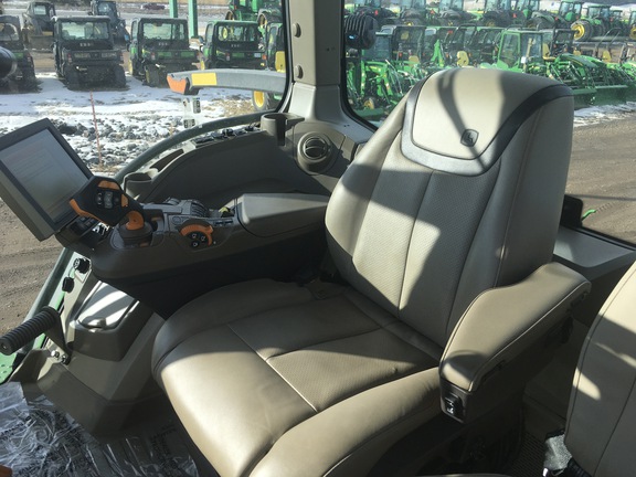 2023 John Deere 8R 370 Tractor