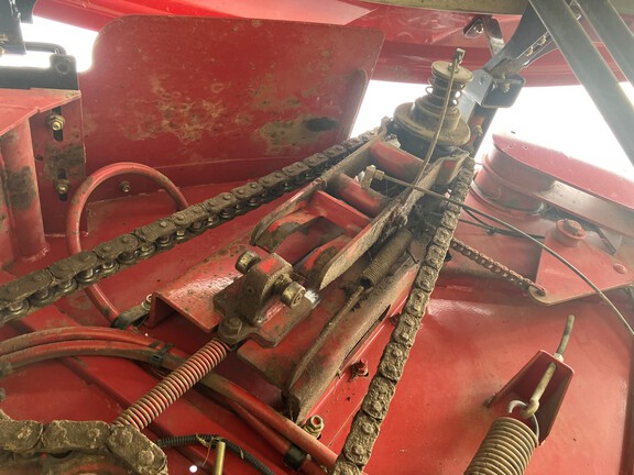 2014 New Holland Rollbelt 560 Baler/Round