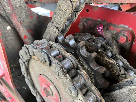 2014 New Holland Rollbelt 560 Baler/Round