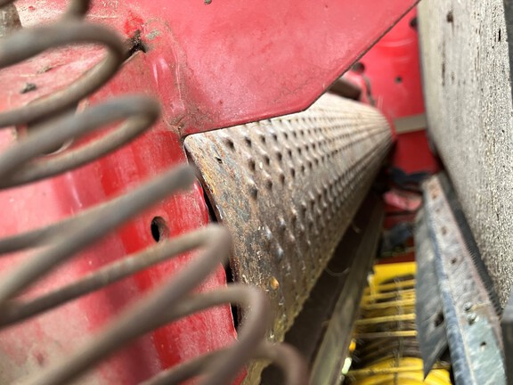 2014 New Holland Rollbelt 560 Baler/Round