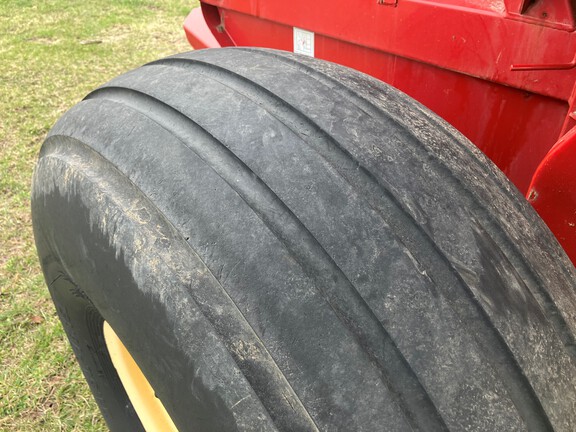 2014 New Holland Rollbelt 560 Baler/Round