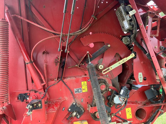 2014 New Holland Rollbelt 560 Baler/Round