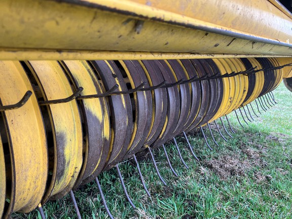 2014 New Holland Rollbelt 560 Baler/Round