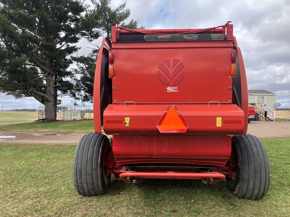 2014 New Holland Rollbelt 560 Baler/Round