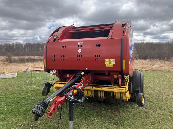 2014 New Holland Rollbelt 560 Baler/Round