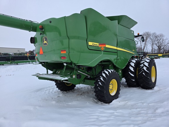 2014 John Deere S670 Combine