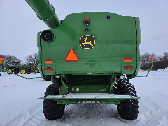 2014 John Deere S670 Combine