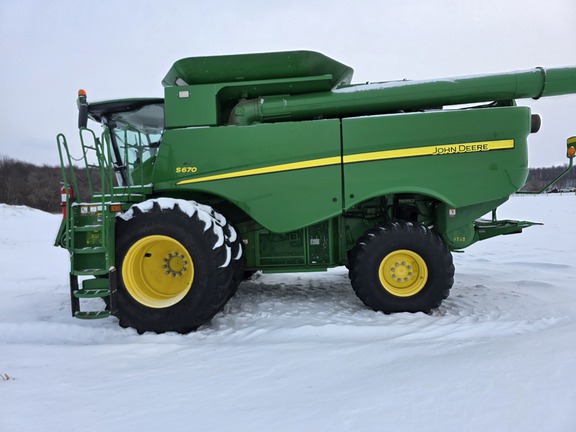 2014 John Deere S670 Combine