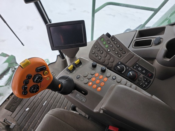 2014 John Deere S670 Combine