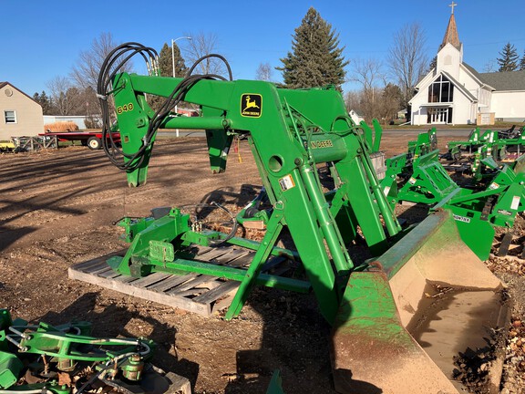 1997 John Deere 640 Loader