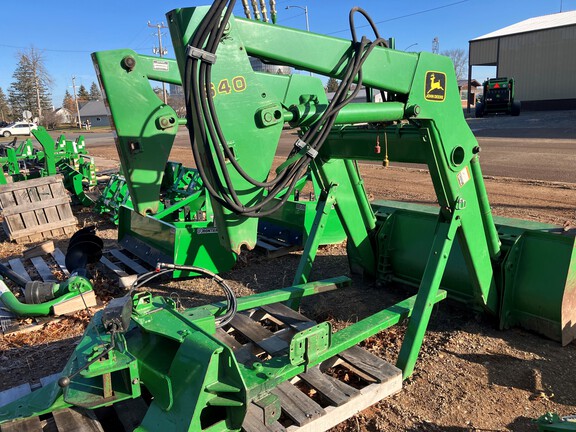 1997 John Deere 640 Loader