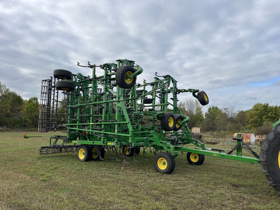 2022 John Deere 2230 Field Cultivator