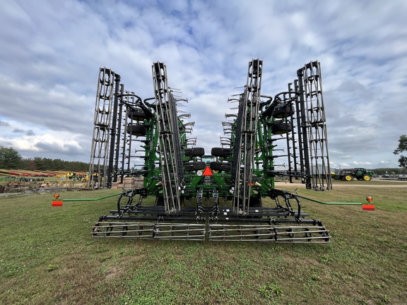 2022 John Deere 2230 Field Cultivator