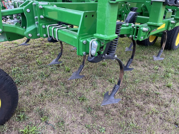 2022 John Deere 2230 Field Cultivator