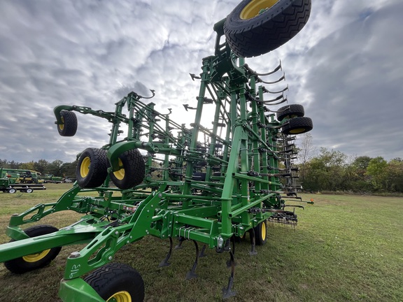 2022 John Deere 2230 Field Cultivator