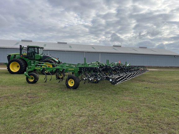 2022 John Deere 2230 Field Cultivator